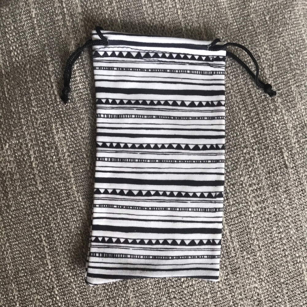 Sunglasses pouch